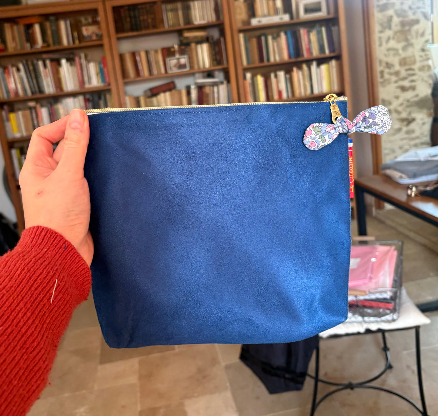 Trousse bleu roi et fleurie
