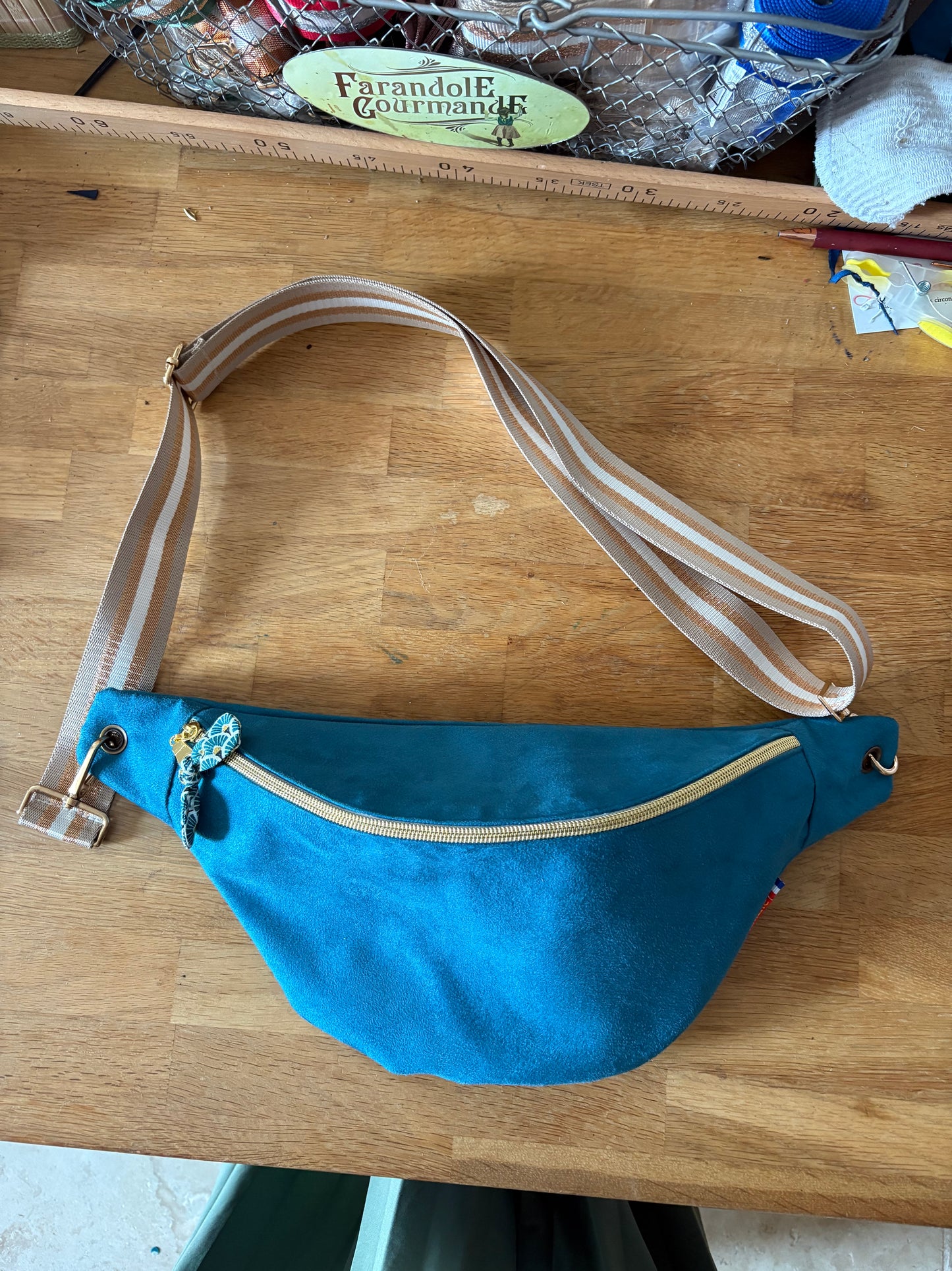 Banane en suédine turquoise Anémone