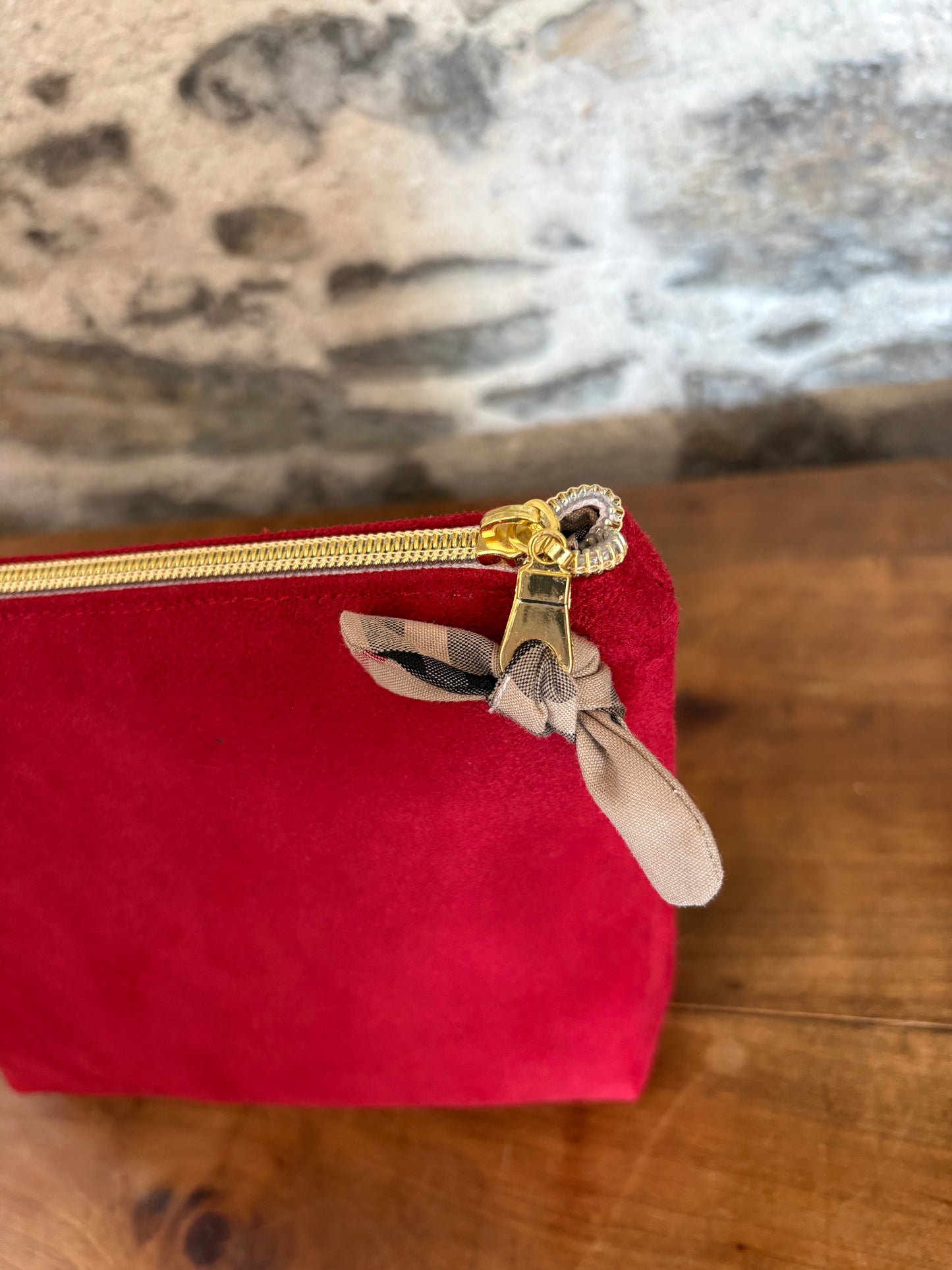 Trousse en suédine rouge